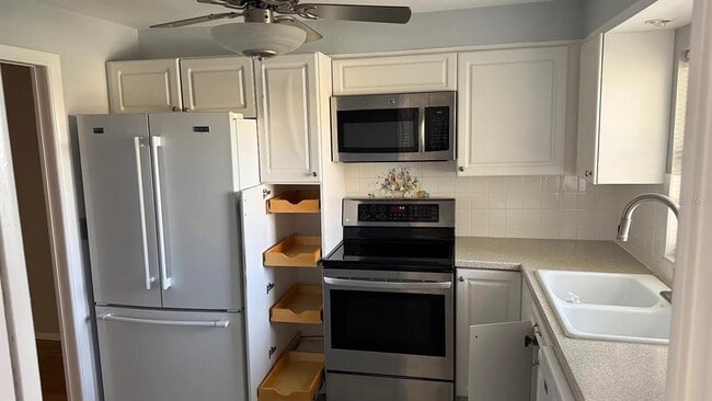 Building Photo - 4575 Cove Cir