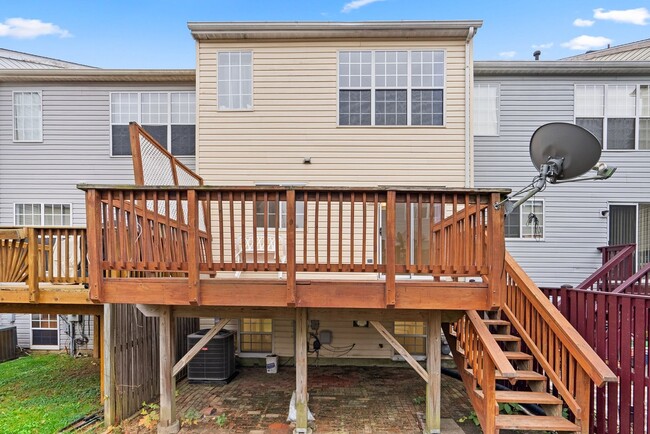 Building Photo - 3 Bed 2.5 Bath - Silver Spring Townhouse -...