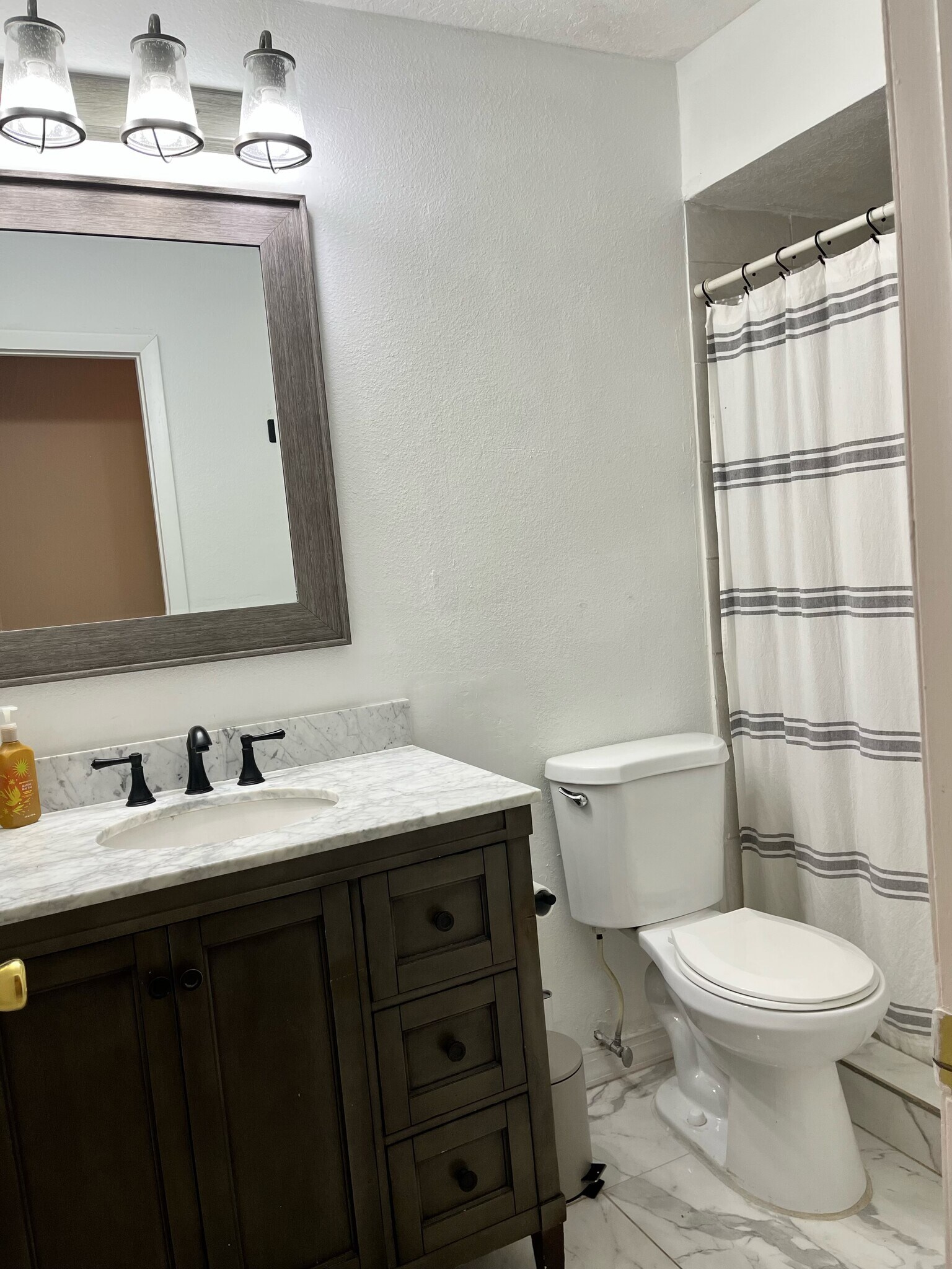 Building Photo - 111 Rosewood Ct