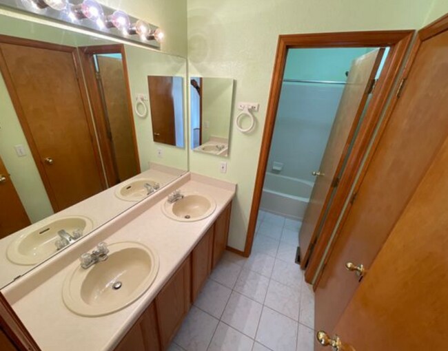Building Photo - 10449 Hollyhock Court