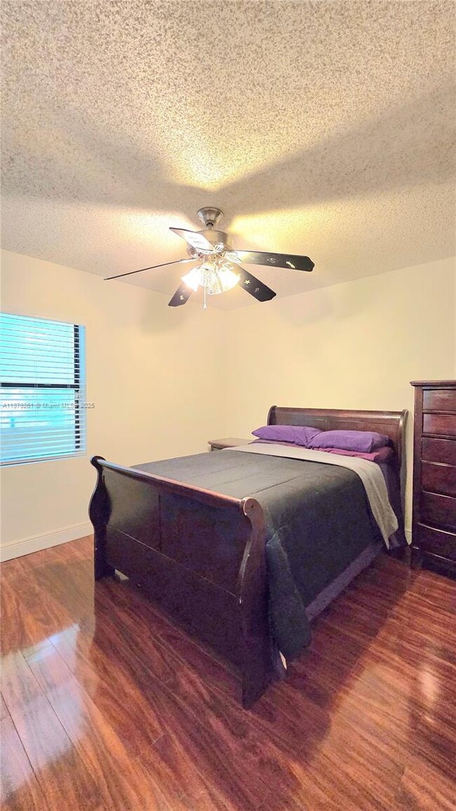 Building Photo - 9999 Summerbreeze Dr