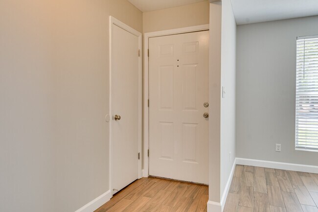 Building Photo - 247 Merion Ct