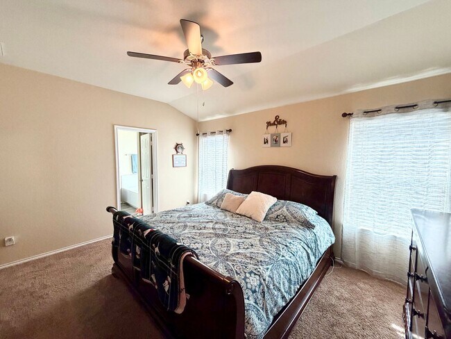 Building Photo - Beautiful 4 Bedroom Home in Park Meadows –...