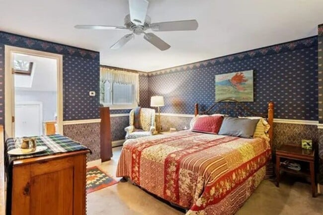 Building Photo - Large 2 Bed/2.5 Bath Condo | Private Back Deck | Washer and Dryer and More!