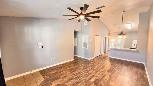 Building Photo - Stylish 2BR/2BA Condo in the Heart of Oviedo – Comfort, Convenience & Resort-Style Living! WASHER...