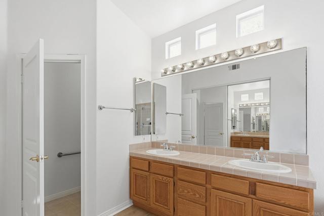 Building Photo - 1359 Sparrow Rd