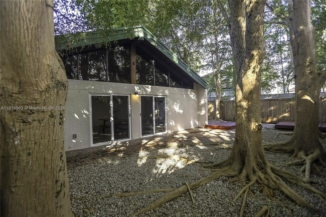 Building Photo - 3080 Allamanda St