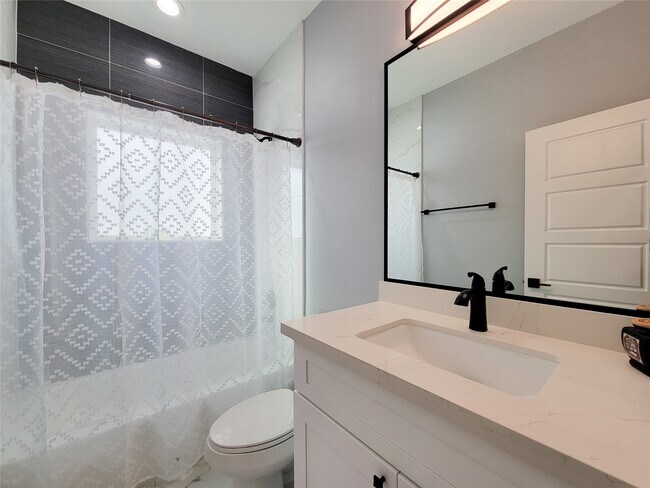 Building Photo - 5019 Creekmont Dr