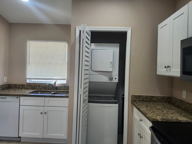 Building Photo - 217-219 Hightower Ave S