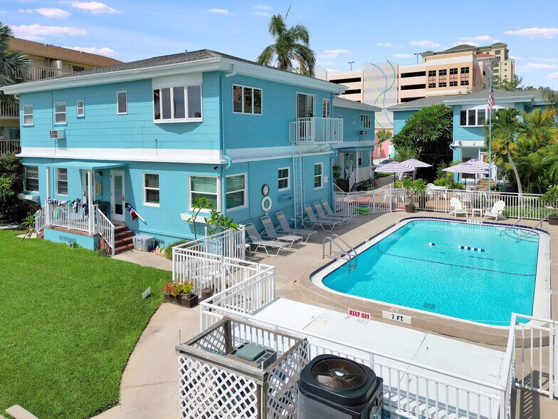 Building Photo - 483 E Shore Dr
