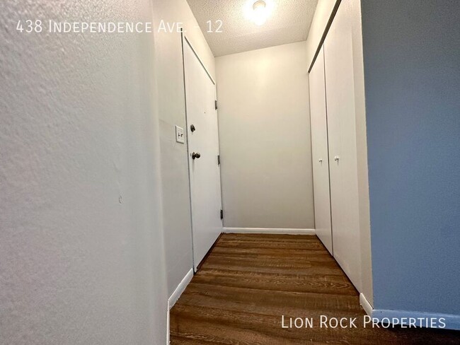 Building Photo - Charming Two Bedroom with Balcony in Champ...