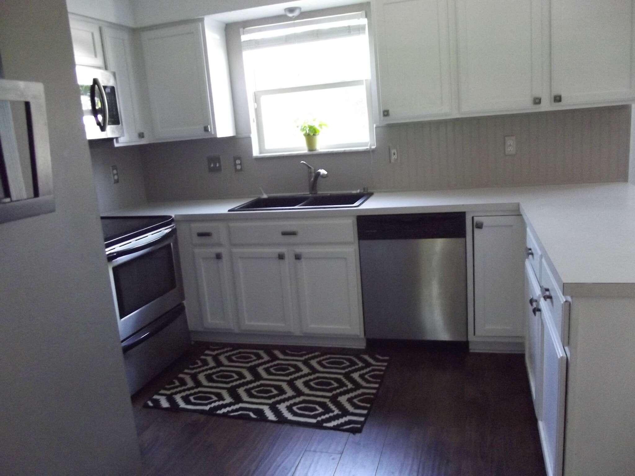 Kitchen - 1074 Lakegrove Court