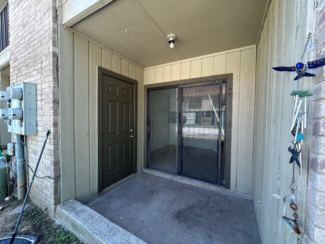 Building Photo - 100 Hillside Rd