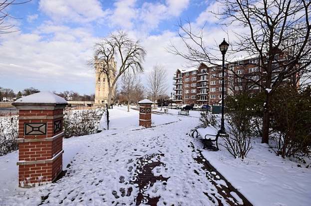Building Photo - 8010 Riverwalk Dr