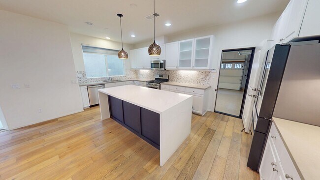 Building Photo - PRICE REDUCED | SOLAR | Great Location