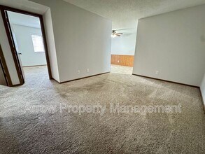 Building Photo - 3405 Holdrege St