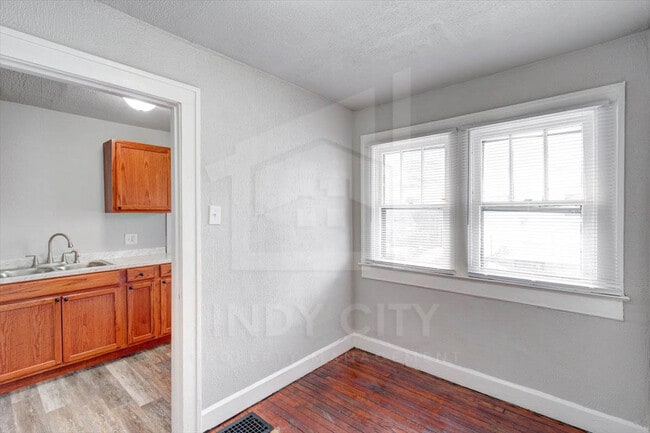 Building Photo - 3209 W 10th St