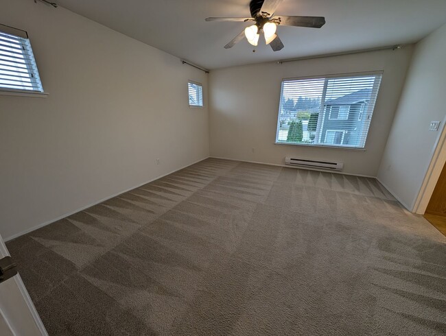 Building Photo - Corner lot 3 bed, 2.5 bath DuPont home!