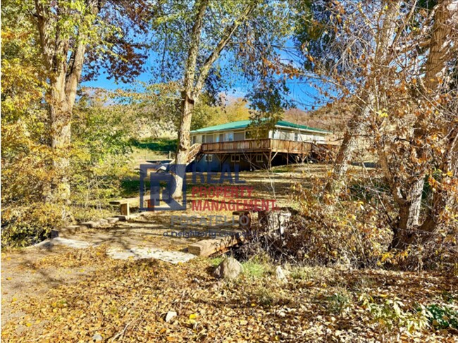 Building Photo - Beautiful 5 bed 2 bath country living - 5+...