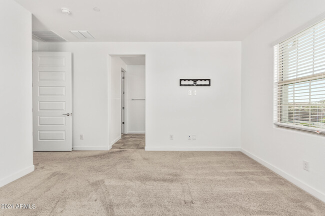 Building Photo - 4077 S Sabrina Dr