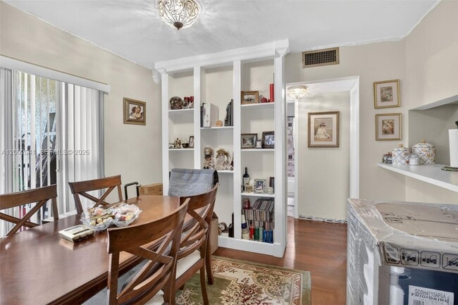 Building Photo - 5240 NE 6th Ave