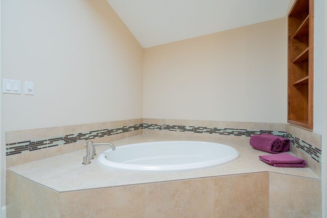 Building Photo - PRIVATE POOL - 2 BEDROOMS PLUS DEN