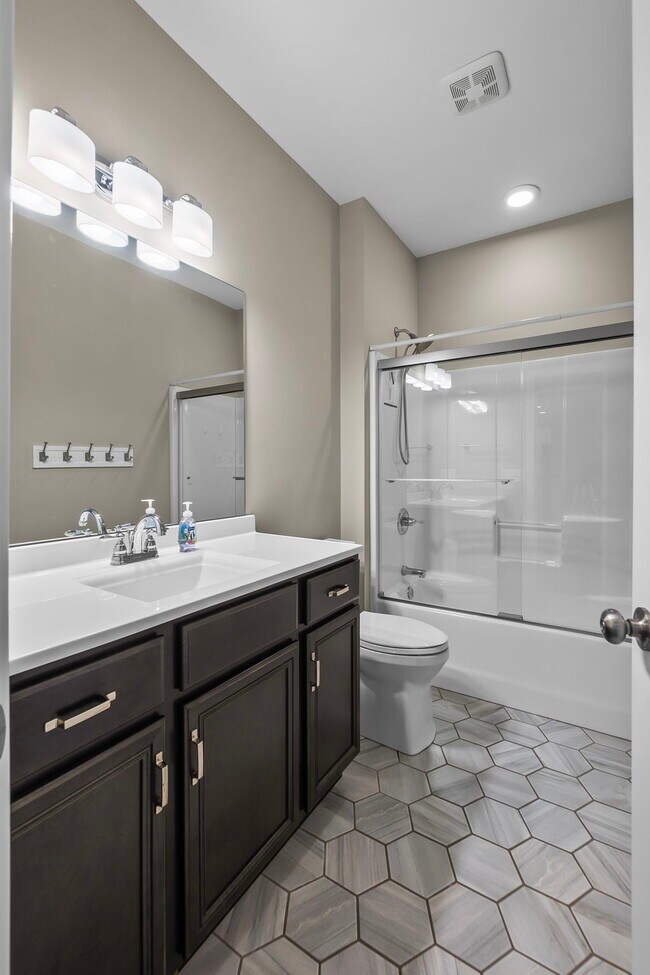 Building Photo - 145 Summerfield Way