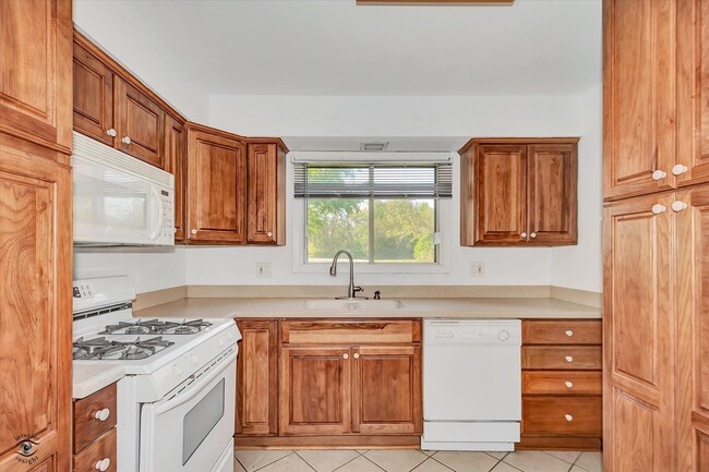 Building Photo - 855 Johnstown Ln