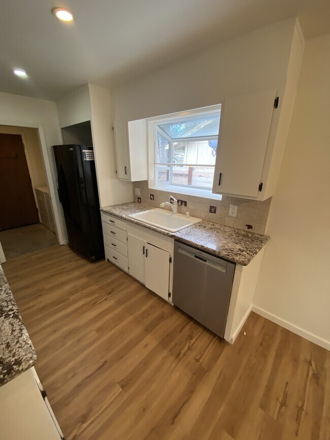 Building Photo - 1431 Rancho Way