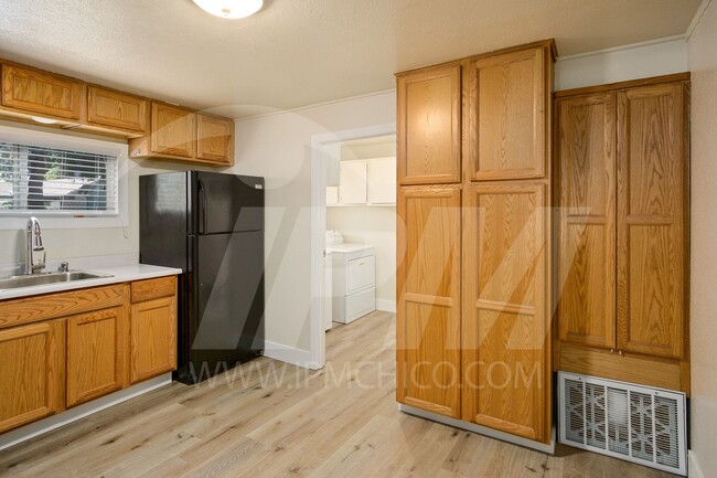 Building Photo - 3-Bed, 1-Bath