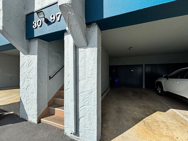 Building Photo - Spacious 2B/1.5BA Condo in Bay Park! Reserved Parking, Balcony, Fireplace Display & Pool!