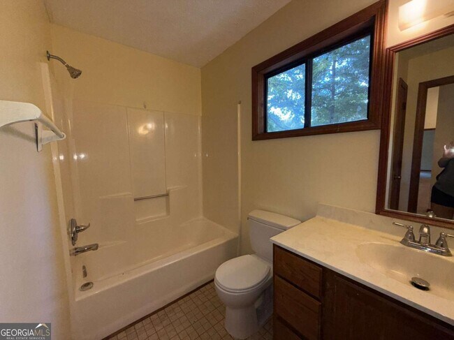 Building Photo - 4069 Shady Dr NW