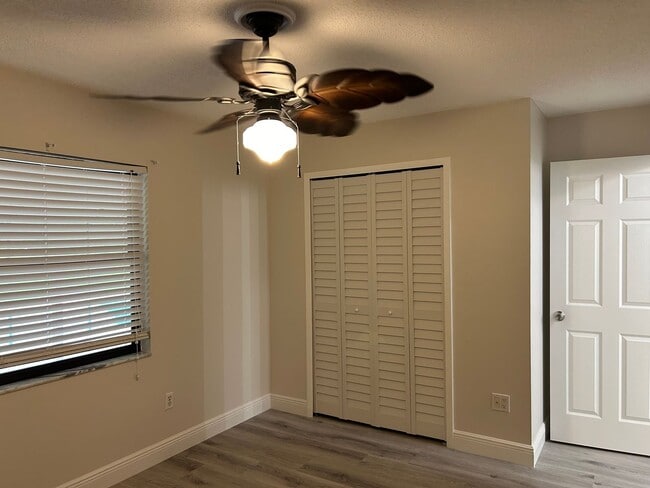 Building Photo - Water view - Pool home