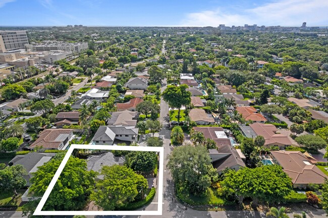 Building Photo - 899 NW 6th Dr