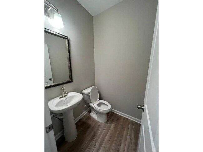 Building Photo - 735 Brecklin Ln