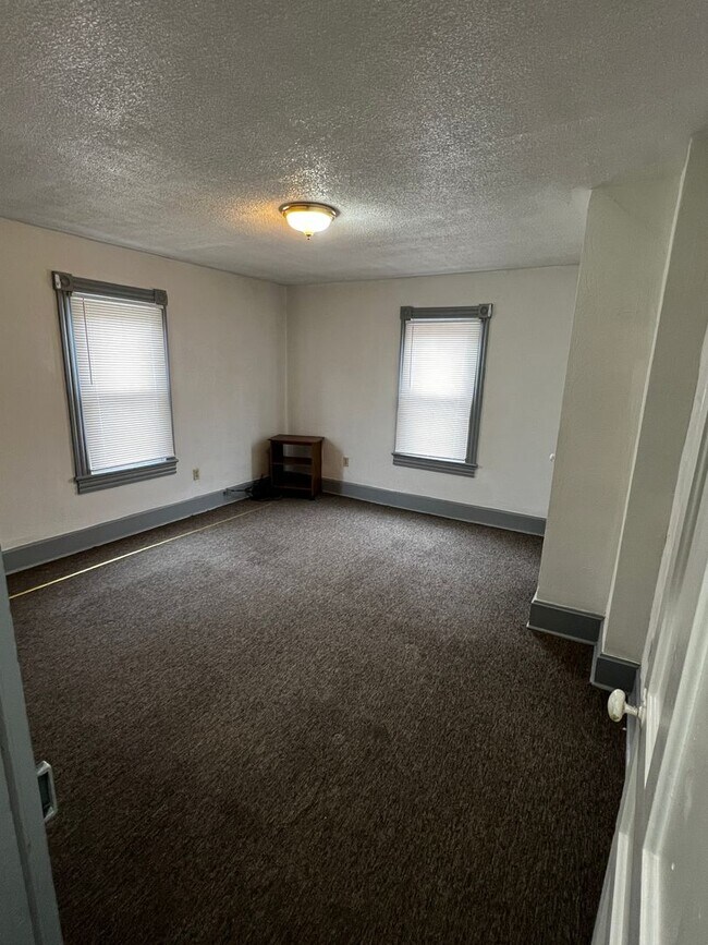 Building Photo - 21-23 Locust St