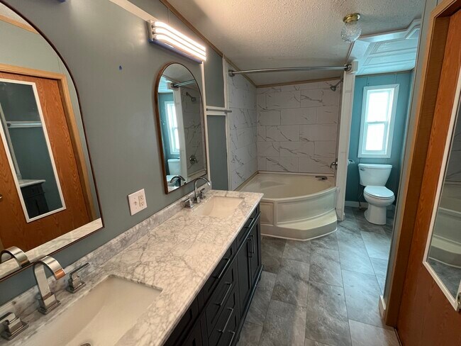 Building Photo - 492 McSwain Rd