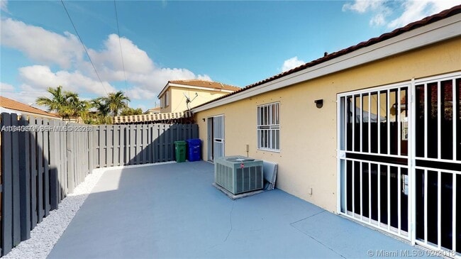 Building Photo - 240 NW 114th Ave