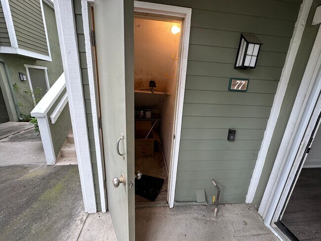 Building Photo - Morningside on the Lake Downstairs 1 Bedroom 1 Bath