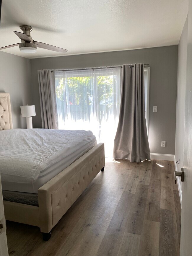 Building Photo - 1781 SE Linpark Ct