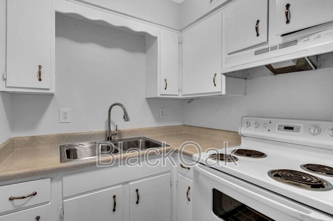 Building Photo - 7609 Garrison Rd