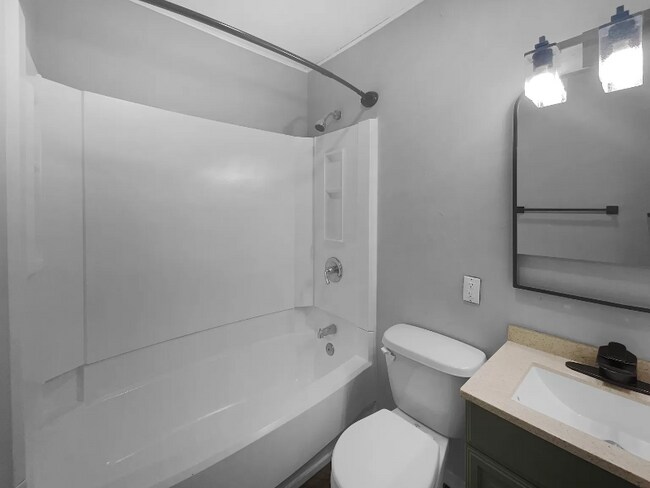 Building Photo - 210 Littlebrook Dr