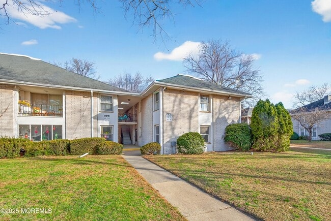 Building Photo - 2137 8th Ave