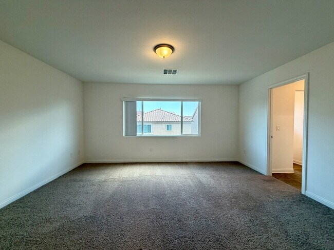 Building Photo - BEAUTIFUL 5 BED 3.5 BATH 3-STORY SINGLE FAMILY HOME WITH 2-CAR GARAGE, SUPER-SIZED LOFT & LOW-MAI...