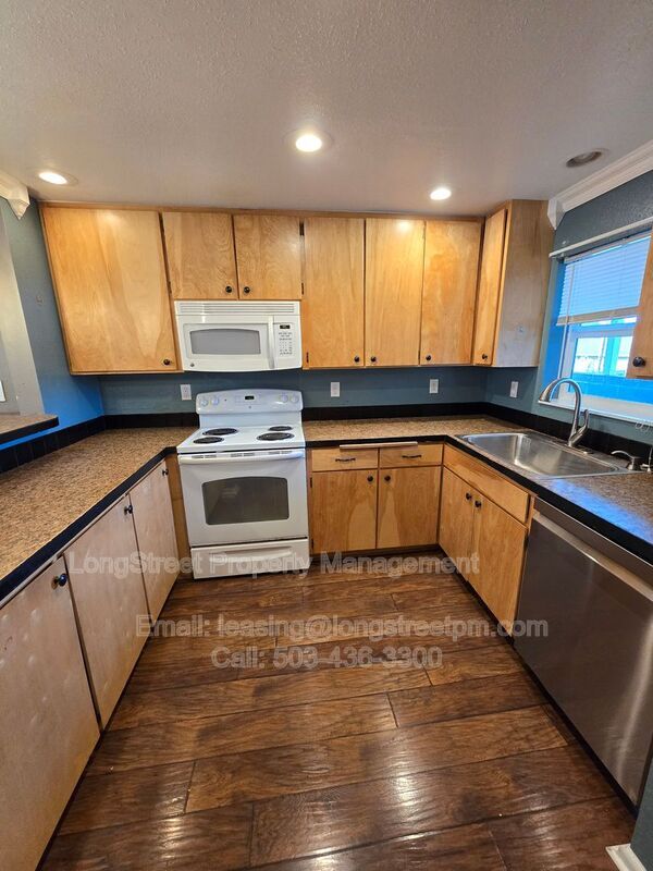 Building Photo - 1740 SW 12th Ave