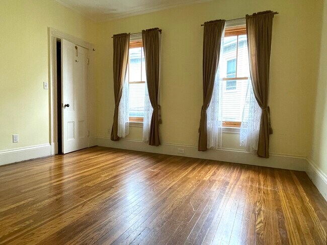 Building Photo - 20 Central St