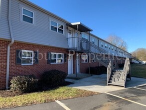 Building Photo - 217-B Mayberry Ave-2BR/1BA-APT!!