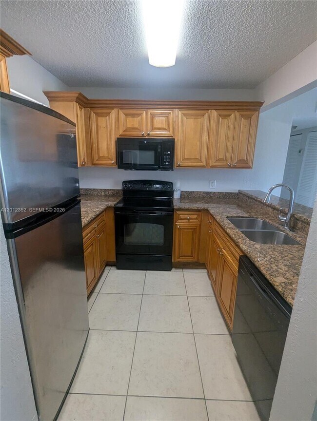 Building Photo - 1564 Lake Crystal Dr
