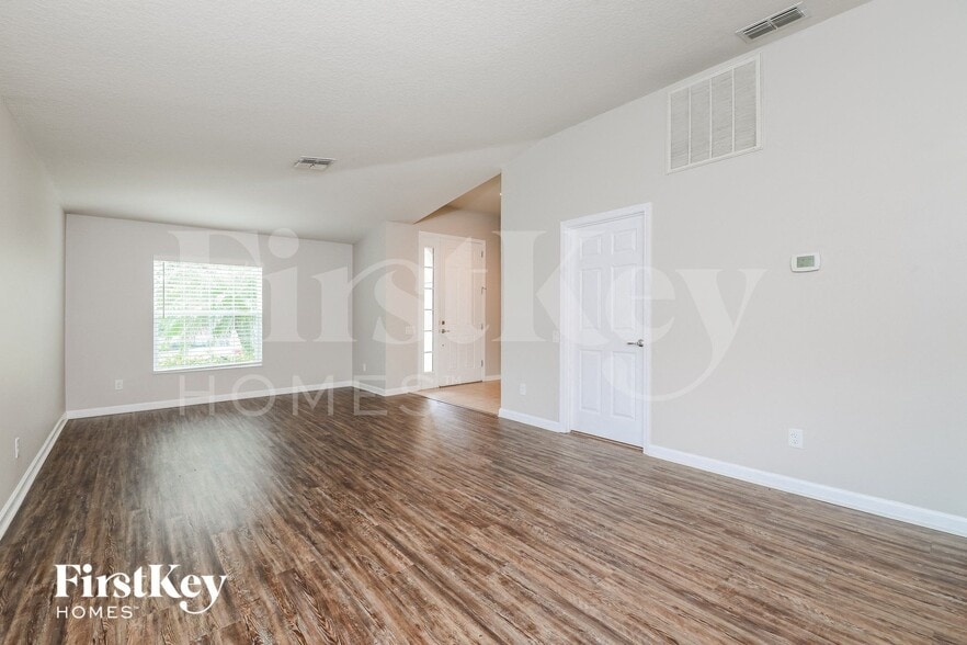 Building Photo - 5525 106th Ave E