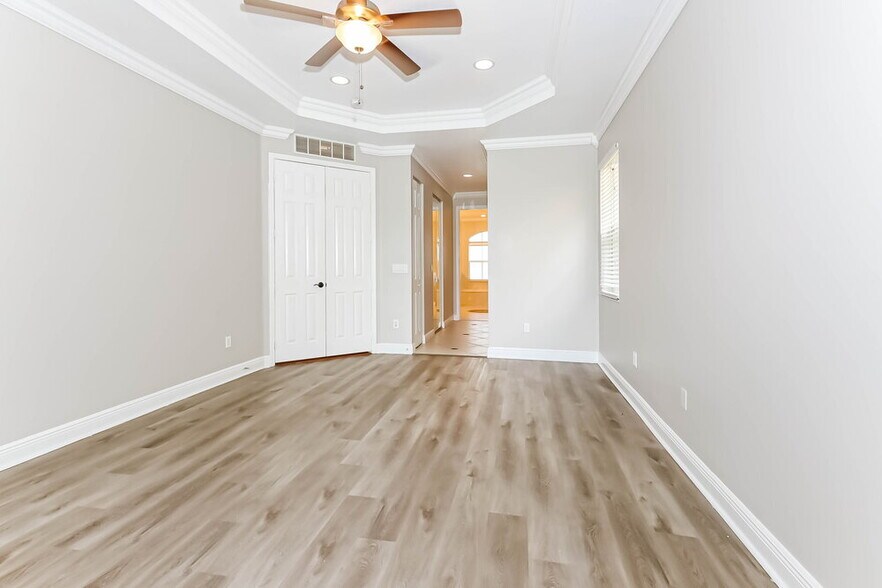 Building Photo - 1755 Palisades Dr
